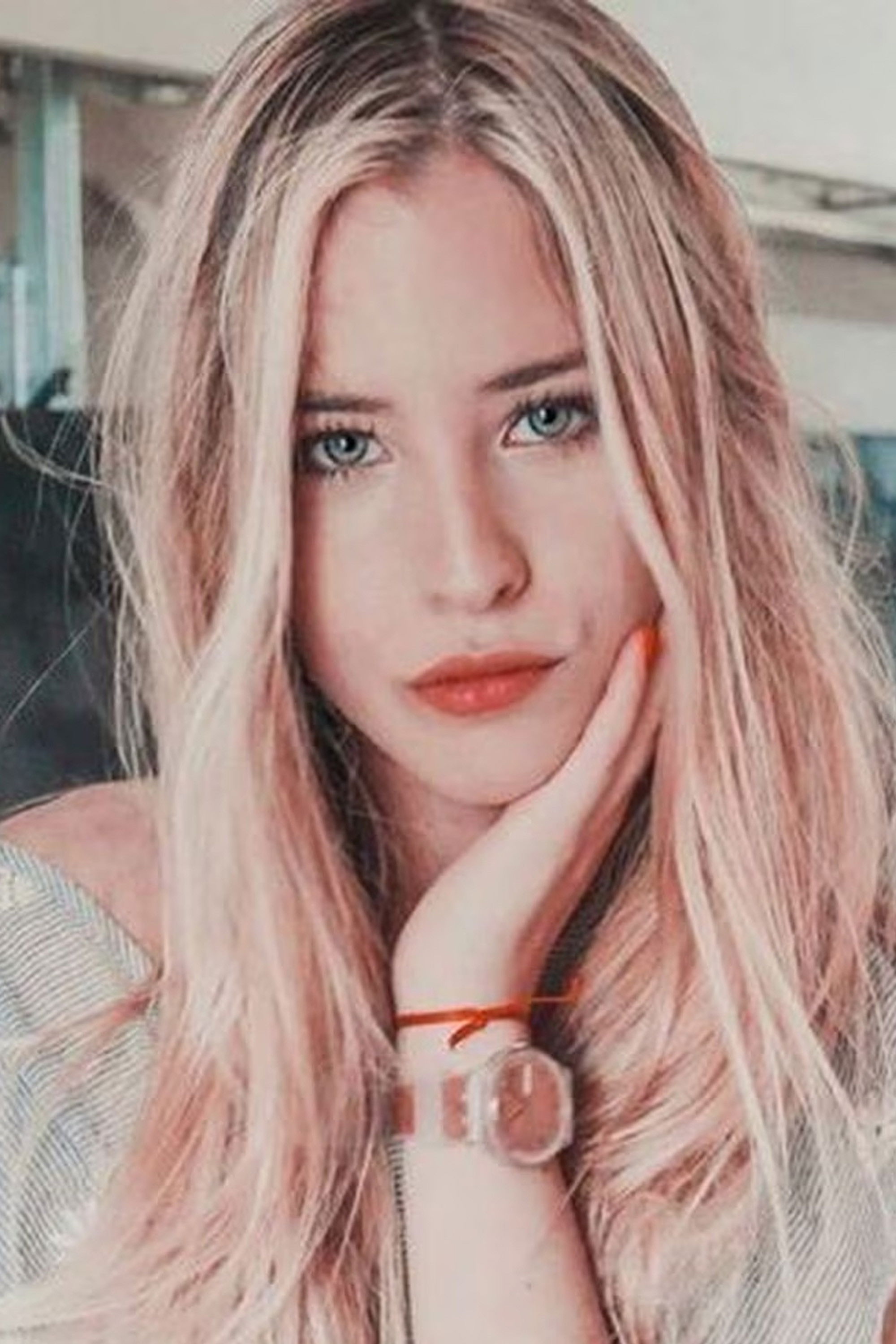 Lourdes Mansilla backdrop