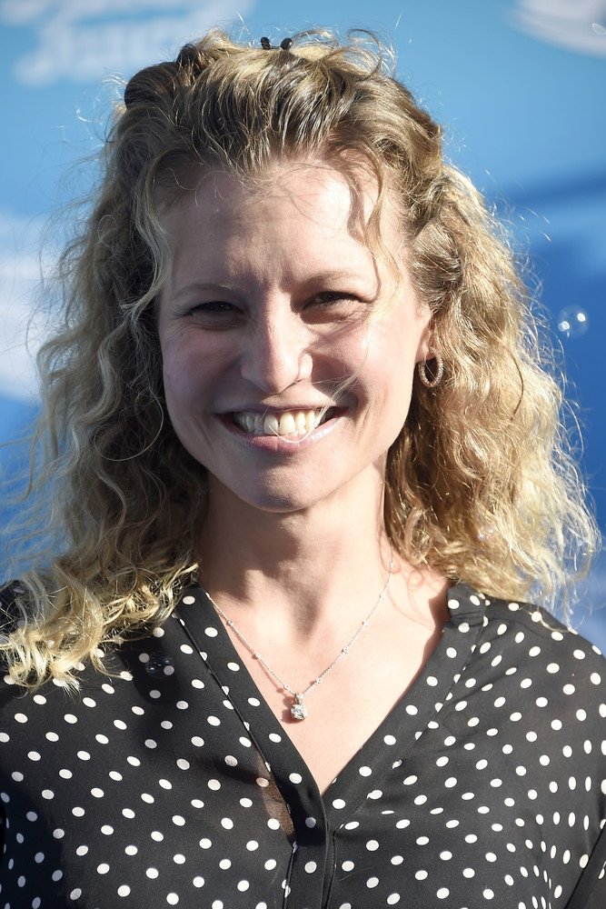 Victoria Strouse backdrop