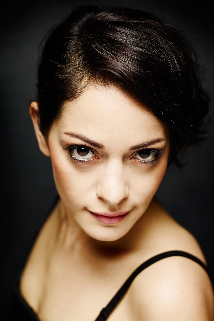 Sezin Akbaşoğulları backdrop