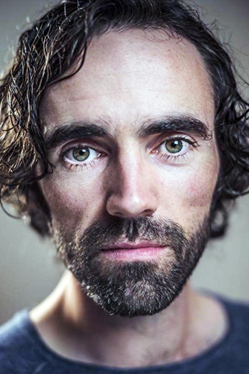 Seán T. Ó Meallaigh backdrop