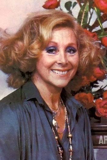 Linda Guzmán backdrop