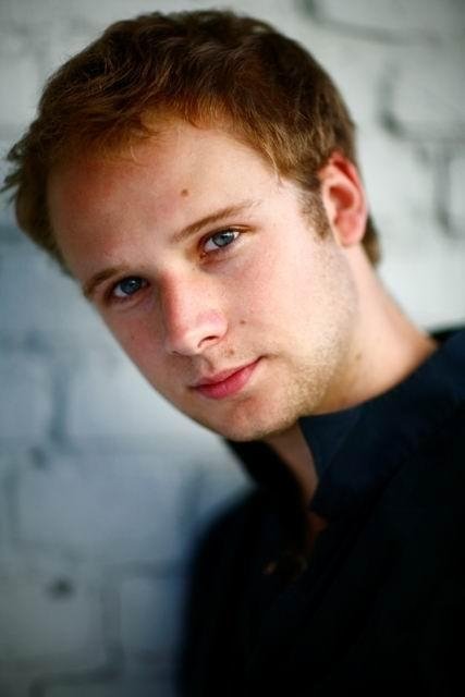 Maksim Vinogradov backdrop