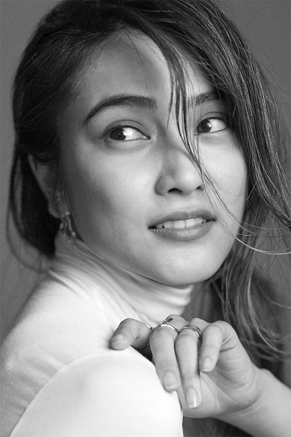 Anna Iriyama backdrop