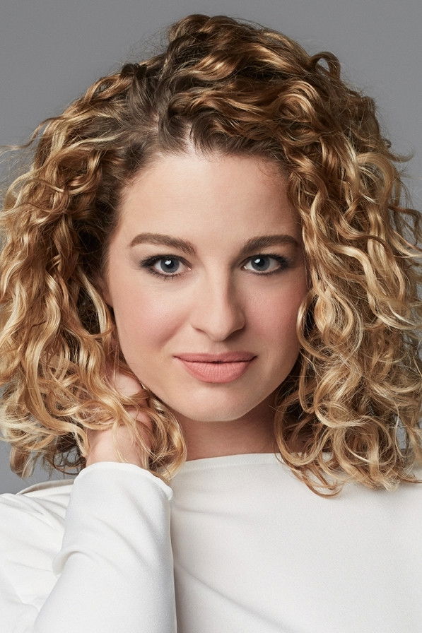 Eszter Tóth backdrop