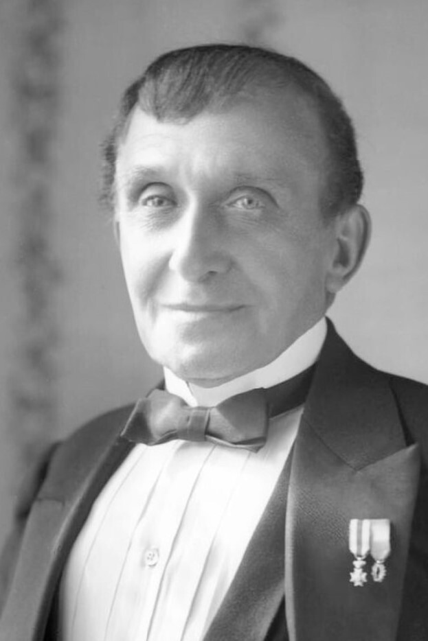 Louis Bouwmeester backdrop