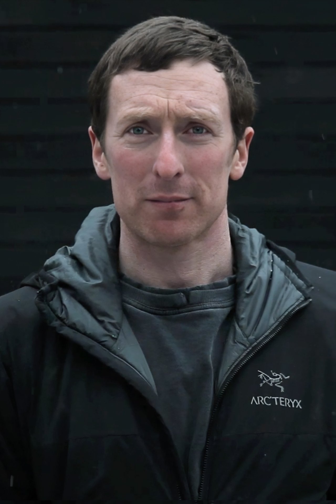 Džon Uolsh backdrop