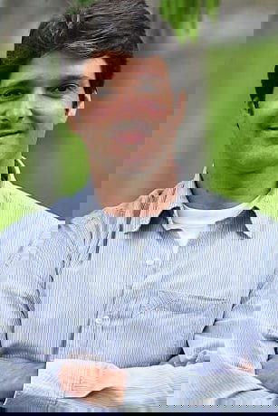 Antonio Fragoso backdrop