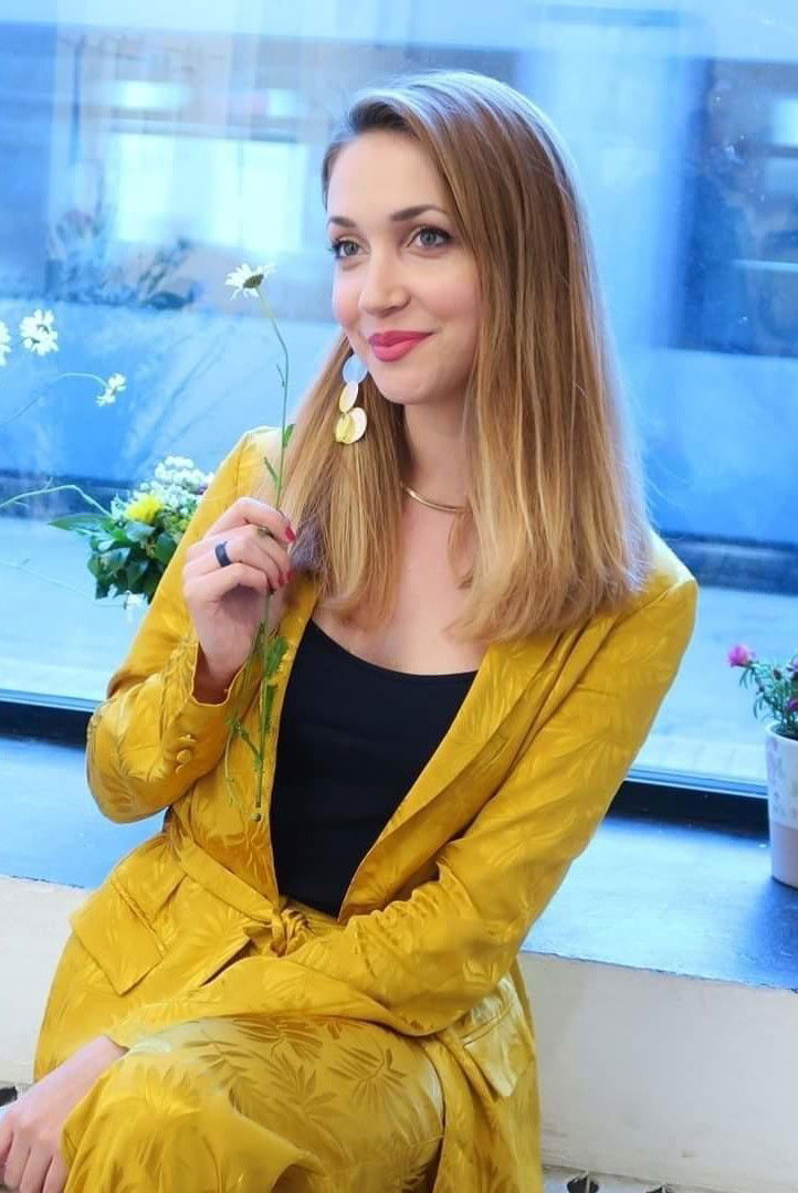 Nikolina Knežević backdrop