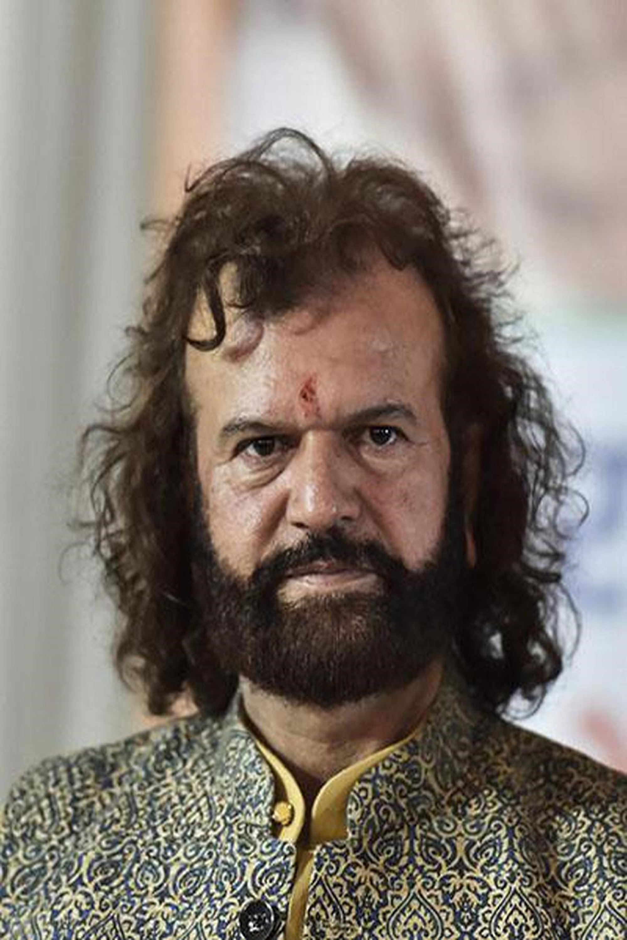 Hans Raj Hans backdrop