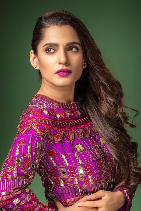 Priya Bapat backdrop