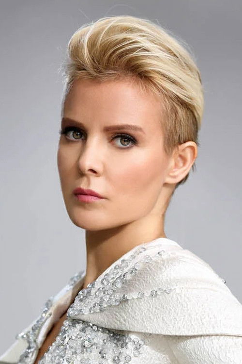 Ömür Gedik backdrop