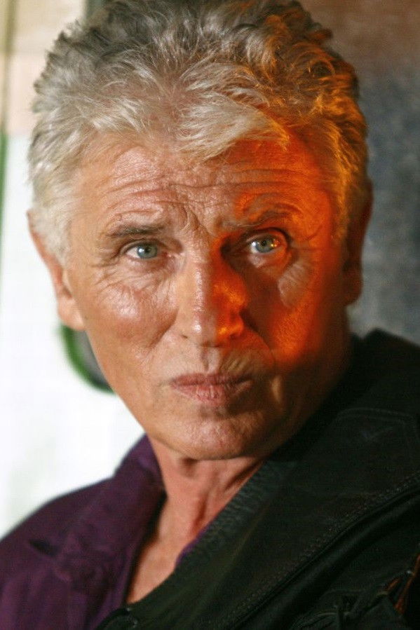 Szabolcs Cseh backdrop