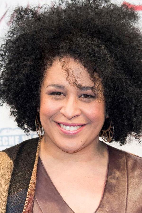 Tania Kross backdrop