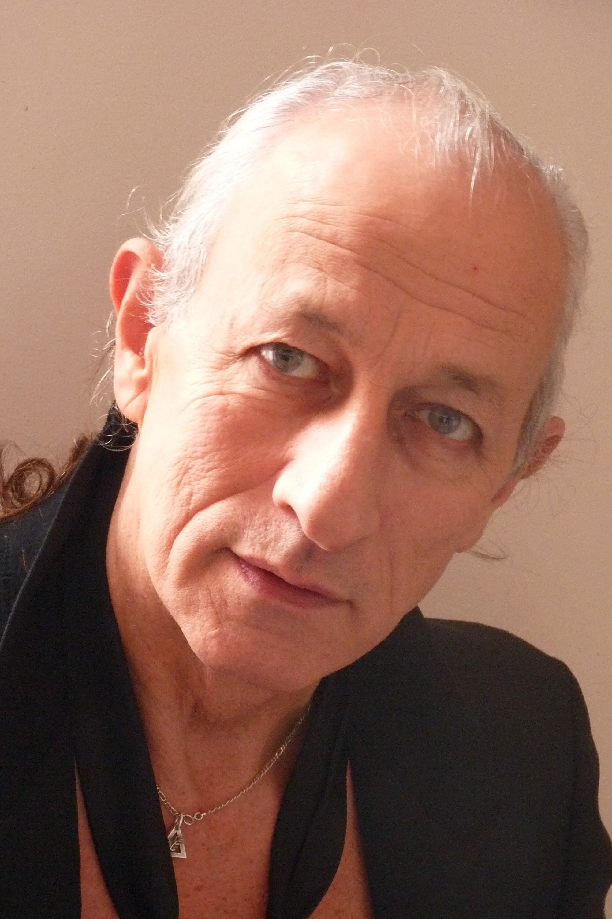 Stéphane Gildas backdrop