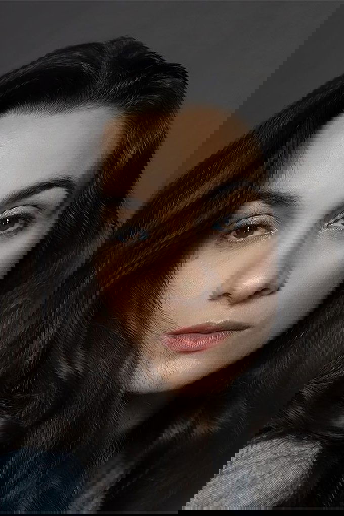 Adila Bendimerad backdrop