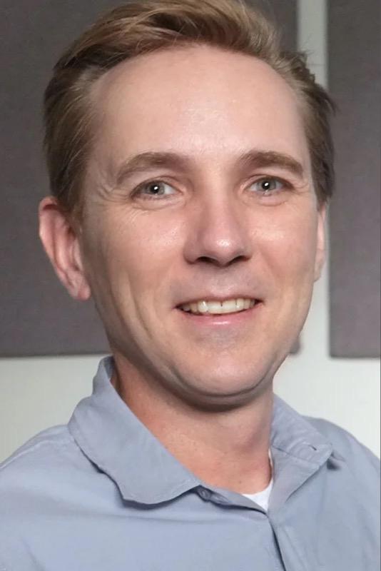 Robert Mackenzie backdrop