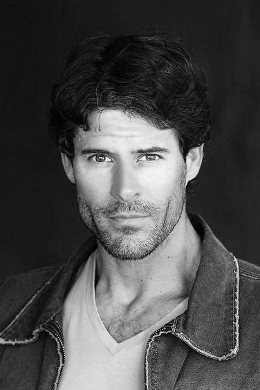 Gian Keys: Xhan Kis backdrop