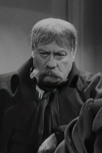 Léon Courtois backdrop