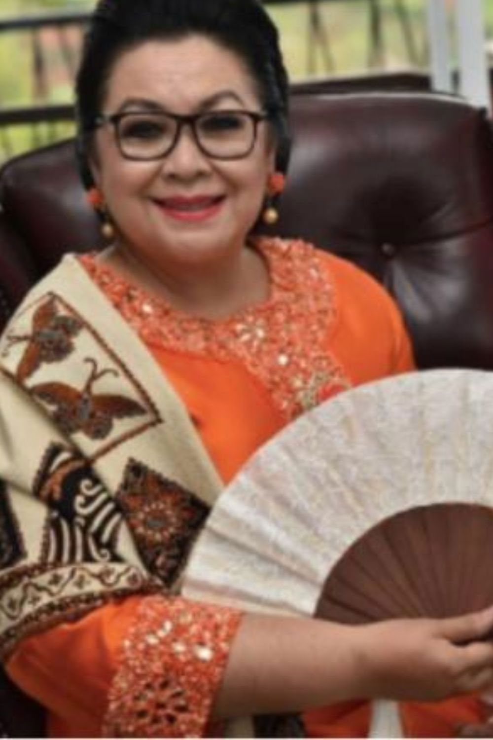 Lenny Marlina backdrop