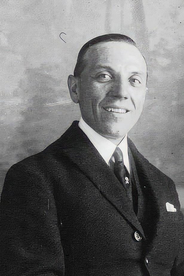 Lusien Kazalis backdrop