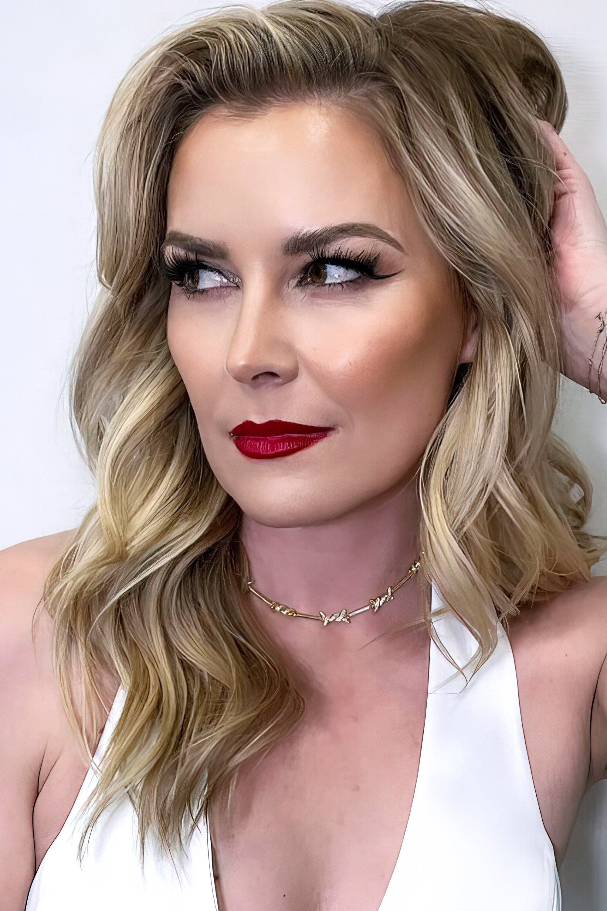 Renee Paquette backdrop