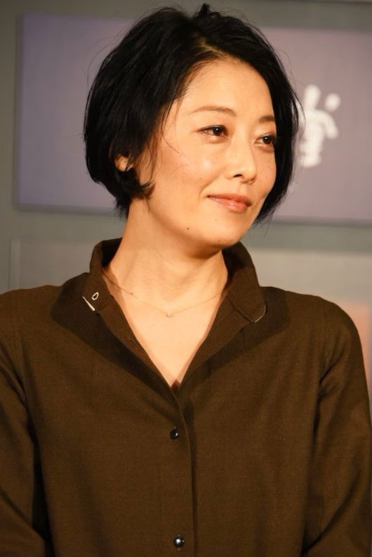 Asako Kobayashi backdrop