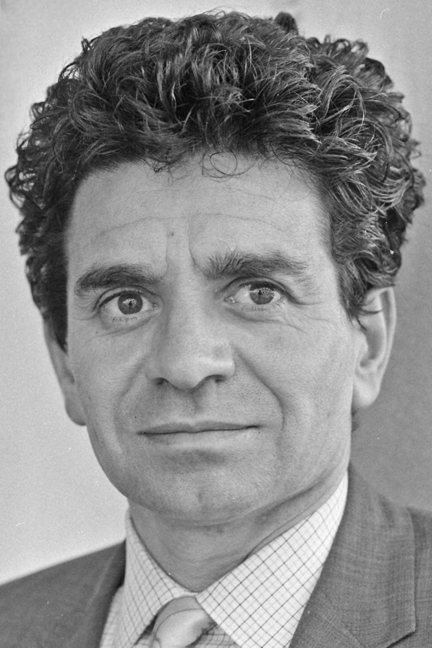 Louis Mansi backdrop