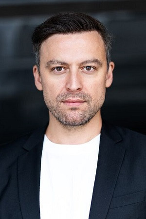 Engin Ben Akkaya backdrop