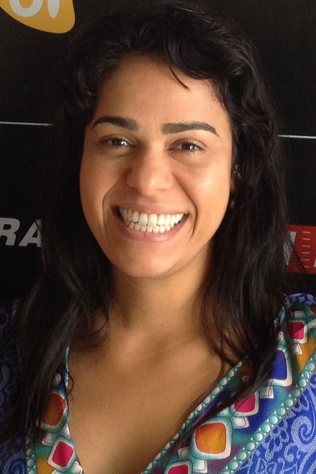 Analu Tavares backdrop