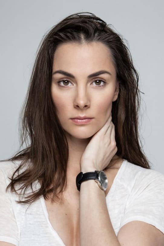 Maiken Pius backdrop