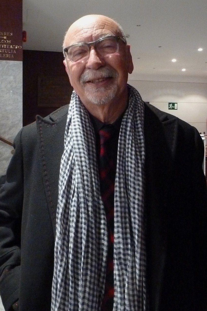 Ernesto Chao backdrop