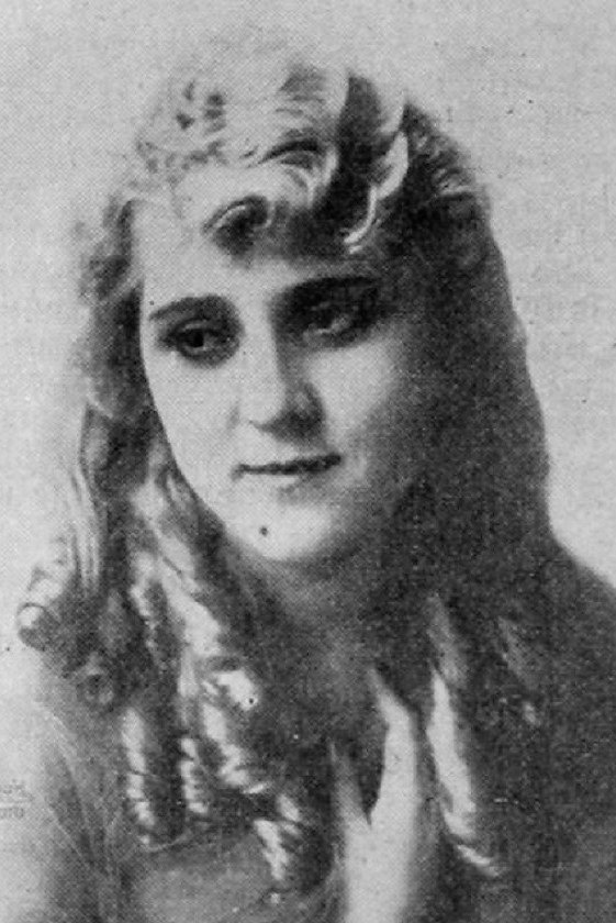 Louise Orth backdrop