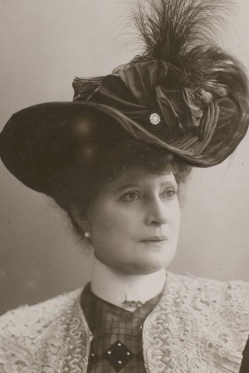 Theo Mann-Bouwmeester backdrop