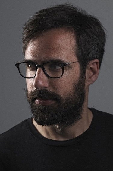 Miguel Llansó backdrop