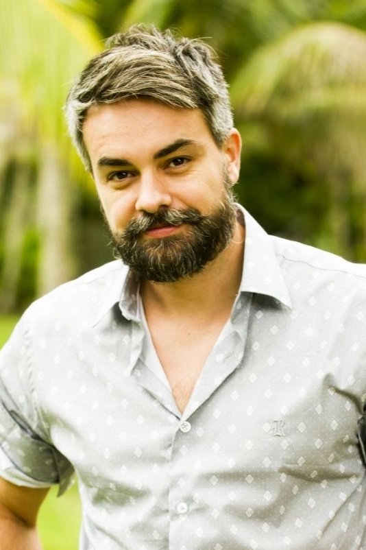 Márcio Kieling backdrop