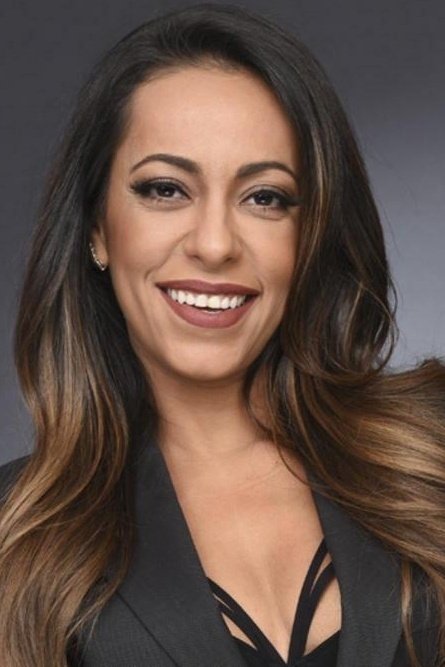 Samantha Schmütz backdrop