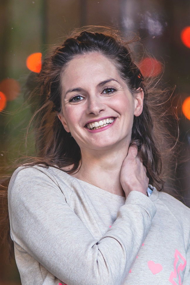 Orsolya Holecskó backdrop