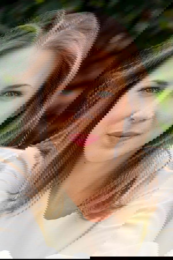 Esther Maria Pietsch backdrop