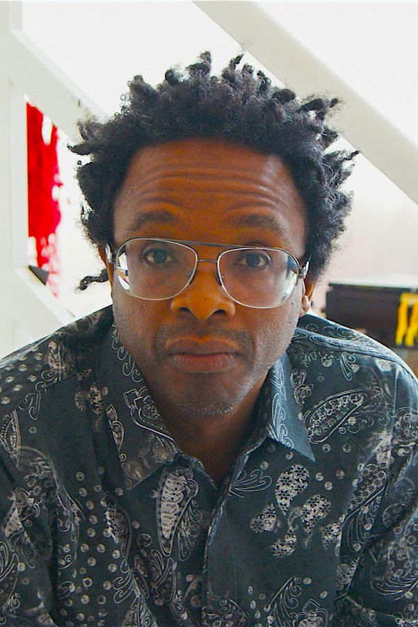 Jeferson De backdrop