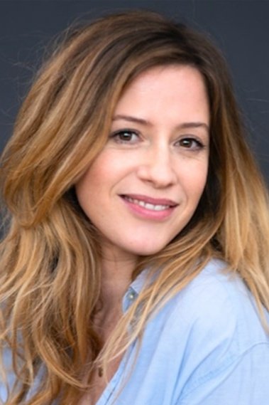 Amandine Maugy backdrop