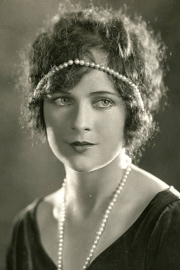 Jacqueline Logan backdrop