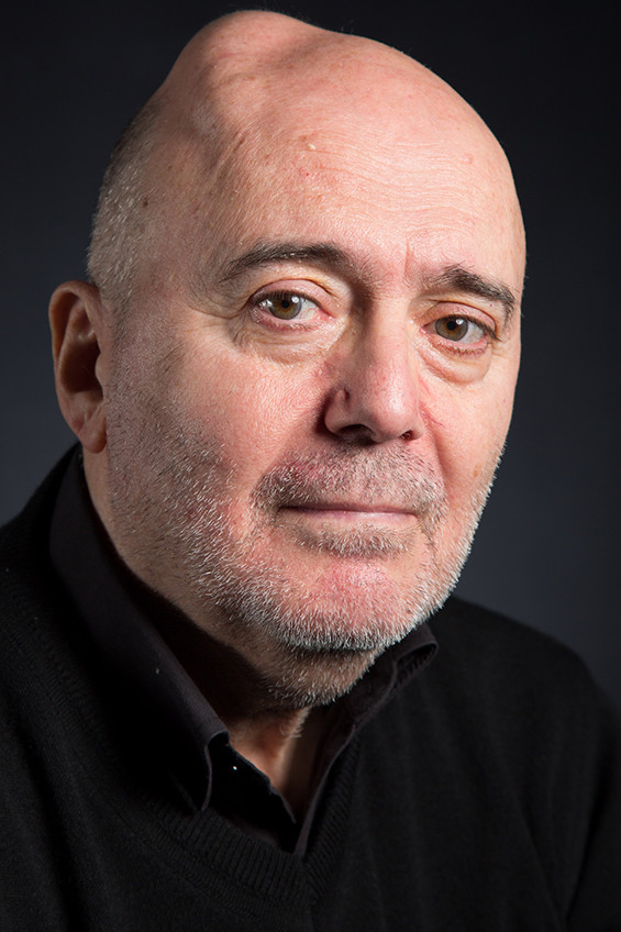 Mugur Arvunescu backdrop