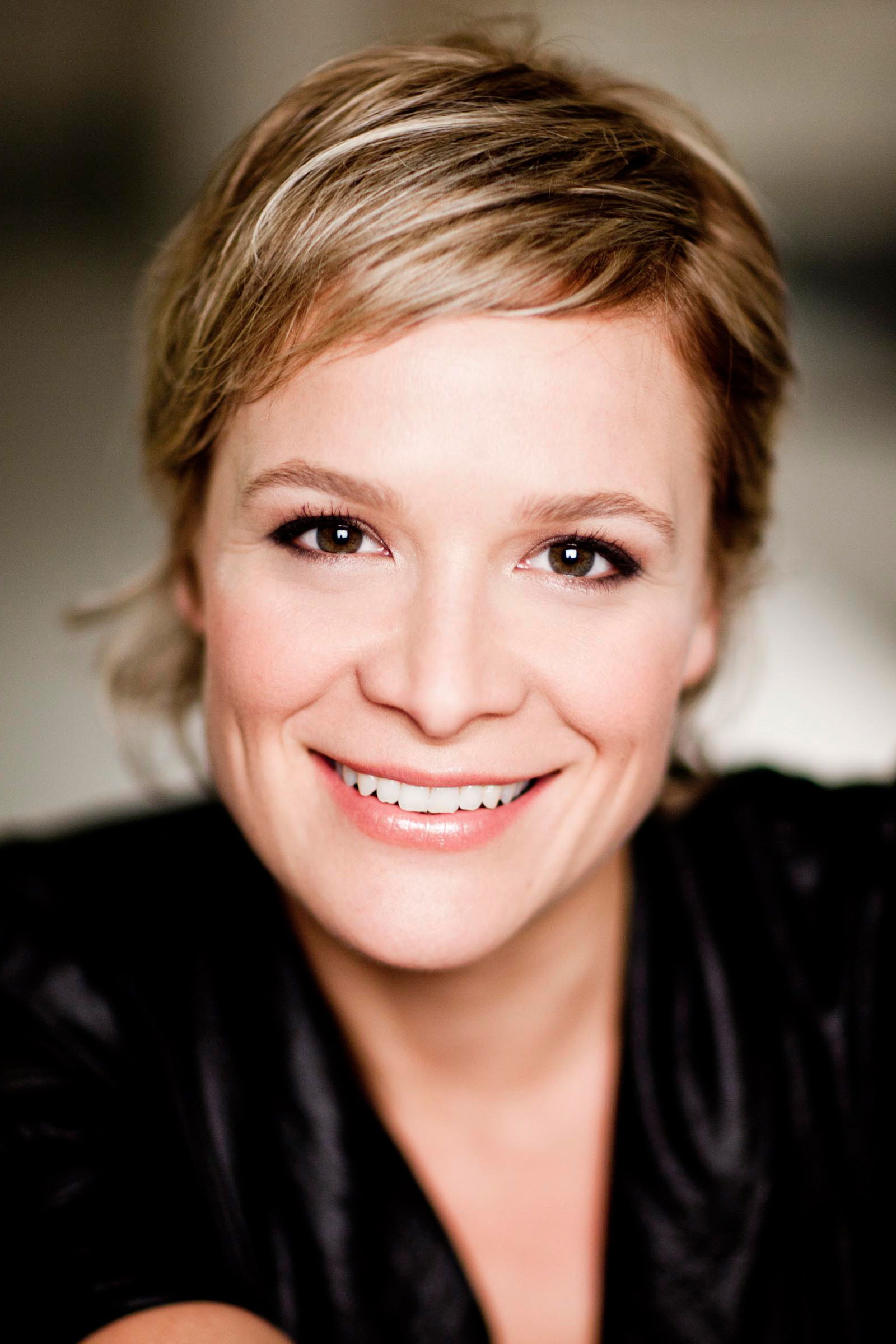 Marie-Eve Pelletier backdrop