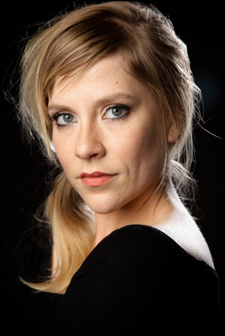 Kyoko Scholiers backdrop