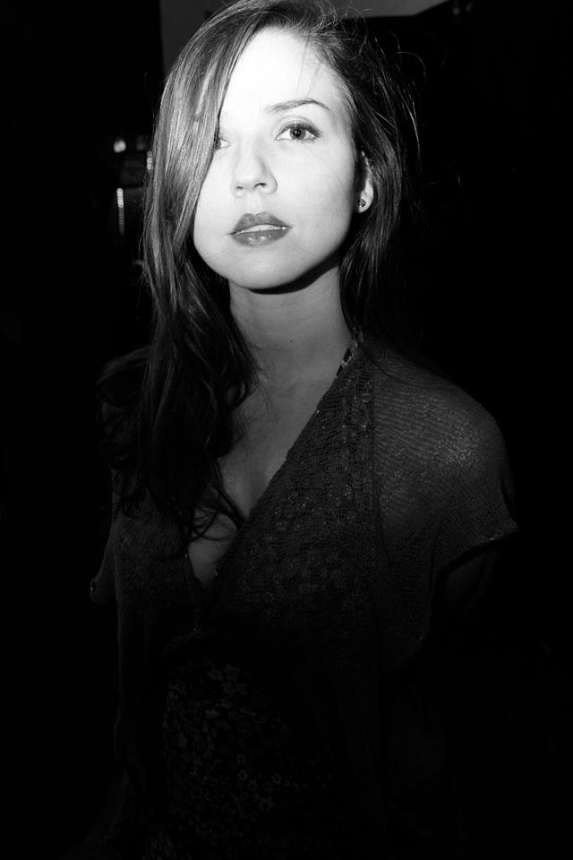 Thaïs Dahas backdrop