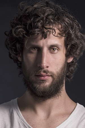 Alan Alarcón backdrop