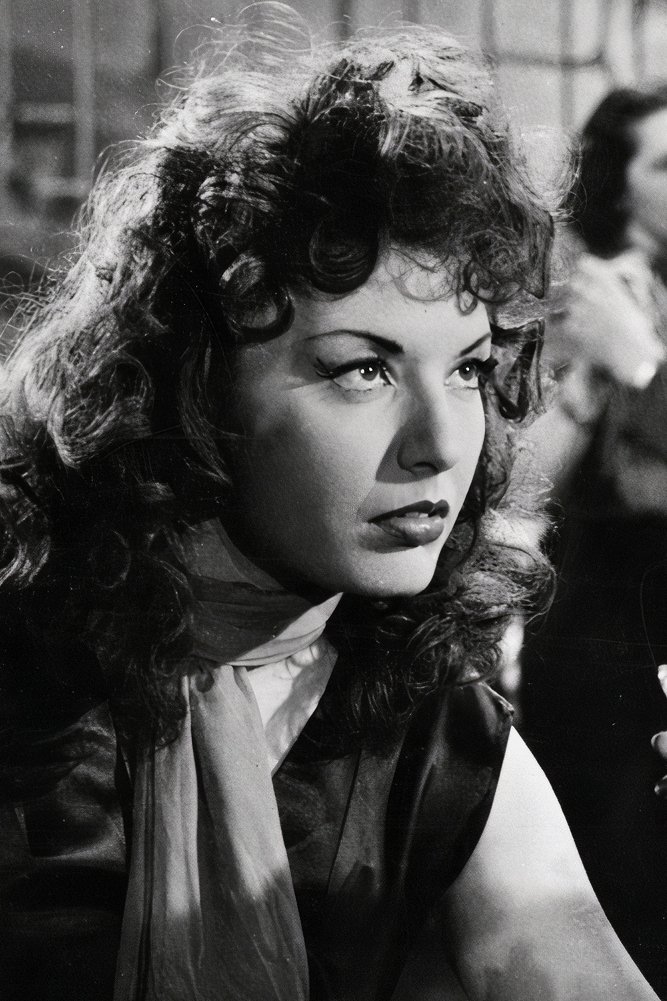 Klaudin Dypi backdrop