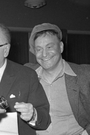 Ejnar Larsen backdrop