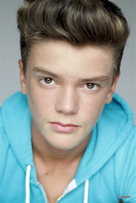 Joshua Mazé backdrop