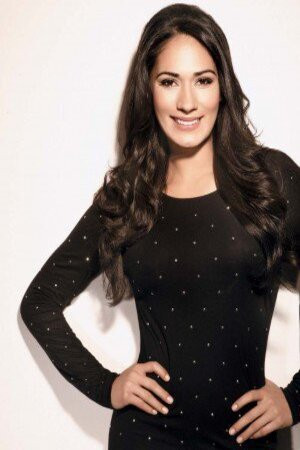 Mónica Gómez backdrop